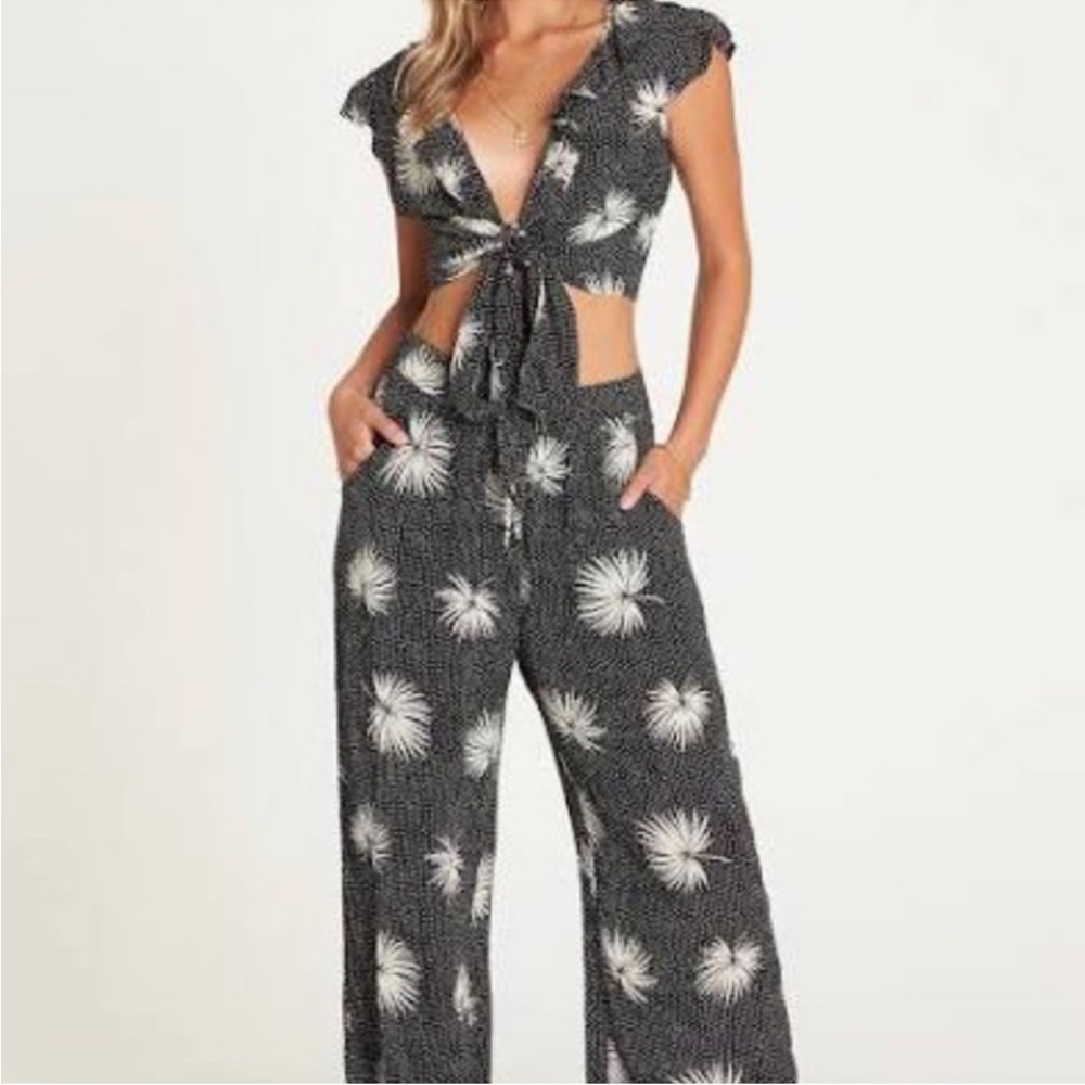 Billabong 2 piece outfit size M
